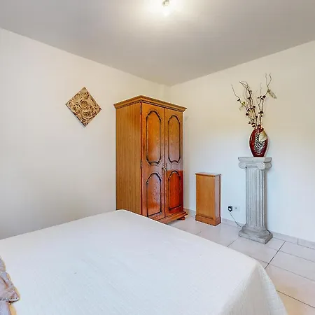 2 Bedroom Gorgeous In *