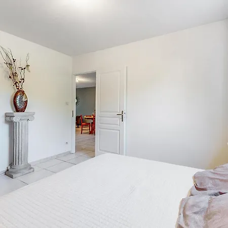2 Bedroom Gorgeous In Mercuès