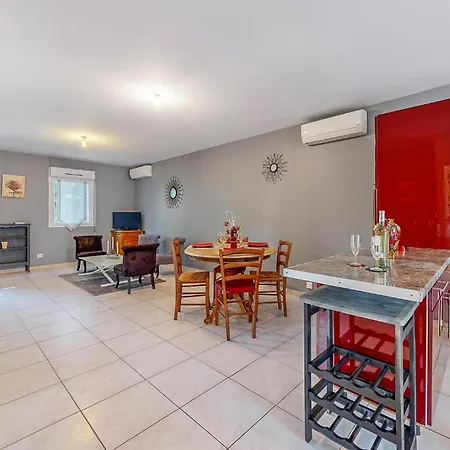 2 Bedroom Gorgeous In Сasa de vacaciones Mercuès