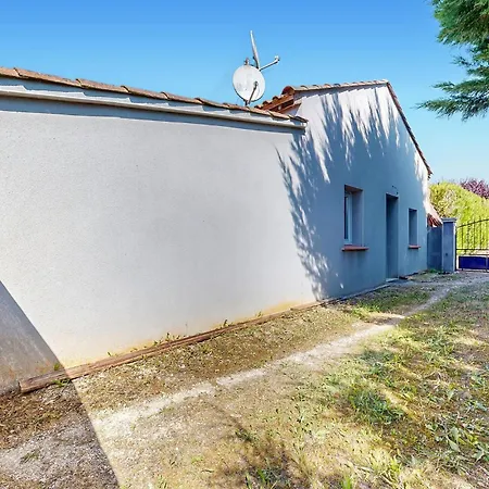 2 Bedroom Gorgeous In Сasa de vacaciones Mercuès